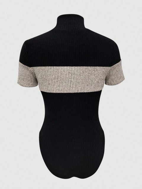 Fashionable Contrasting-Color Striped Knitted Sports Jumpsuit 4